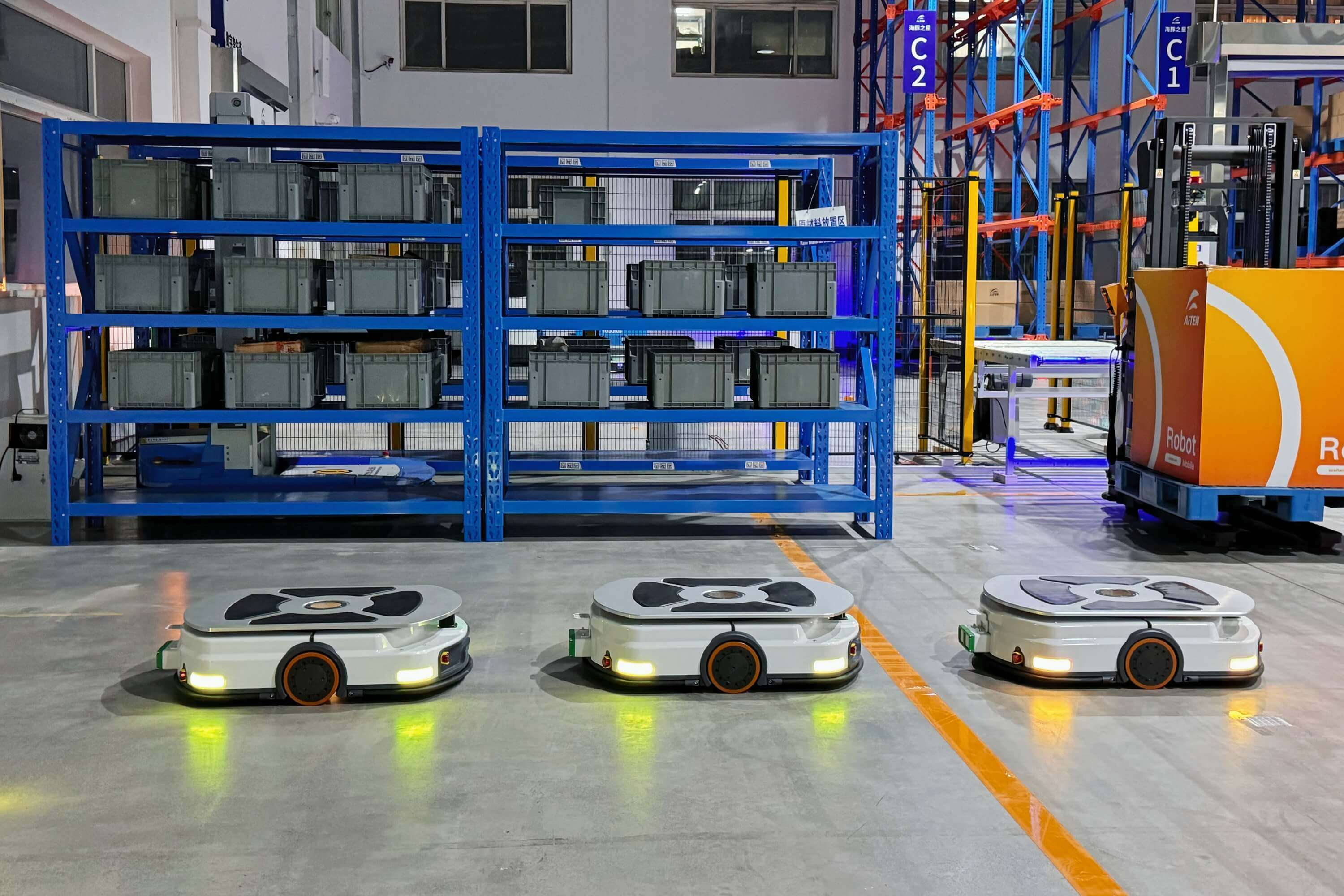 九游JIUYOU娱乐AMR托盘搬运车：赋能仓库自动化托盘运输
